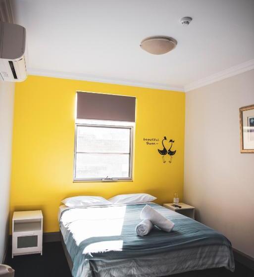 스탠다드 룸, The Emperors Crown Hostel