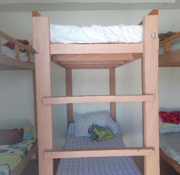 اتاق استاندارد یک تخته با سرویس بهداشتی مشترک, Cronin Residence