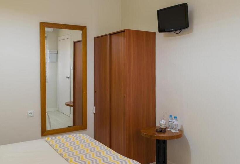 Quarto Estandar Individual, Hostal Imperial