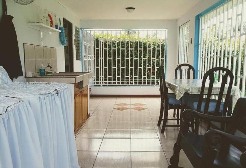 اتاق استاندارد یک نفره, Room In House   Habitacion Y Bano Independientes