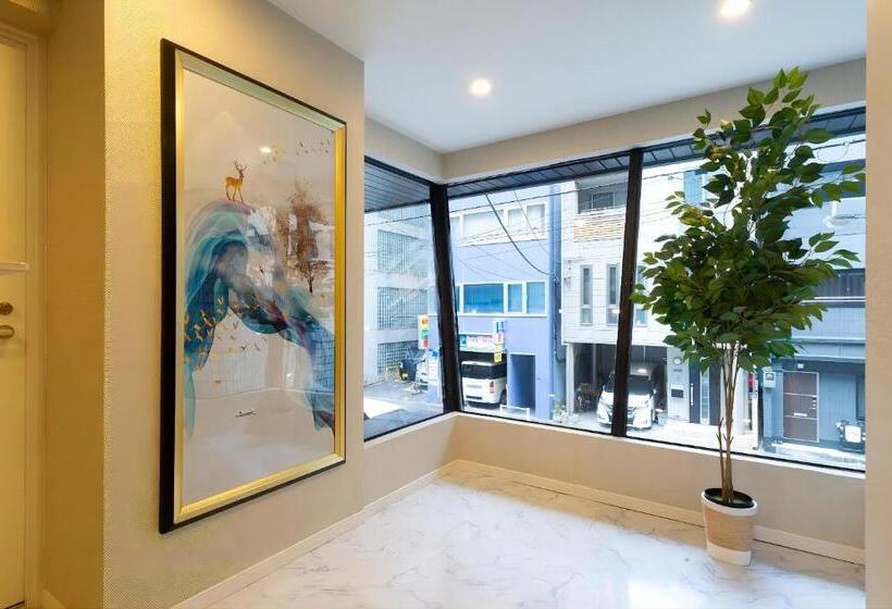 Quarto Familiar Deluxe, 都心罕见东京奢华设计师keob带榻榻米 戴森&pola顶级配置4分钟到东京站 20分钟到迪士尼 最大3人