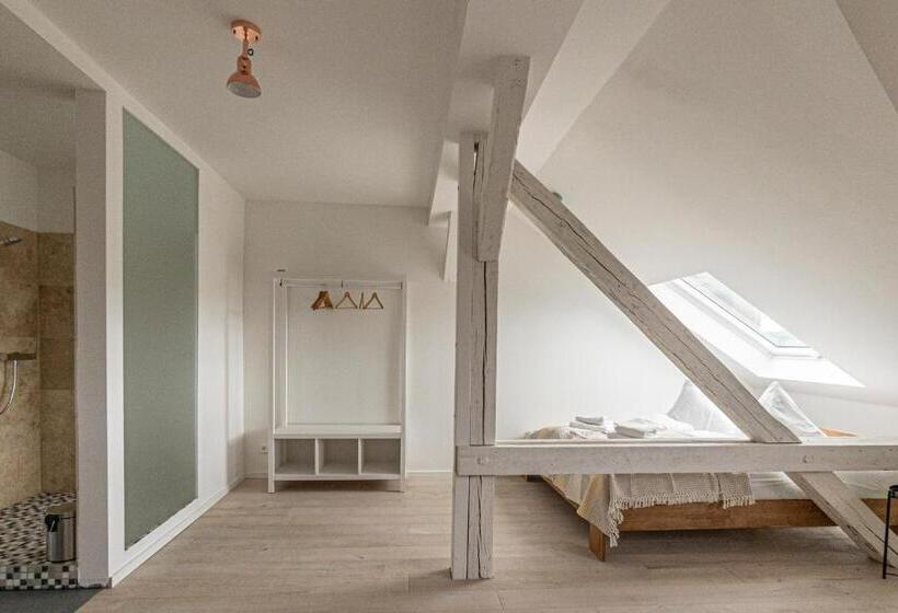 Люкс Deluxe Кровать Кинг, Künstlerzimmer Im Kulturhaus Häselburg