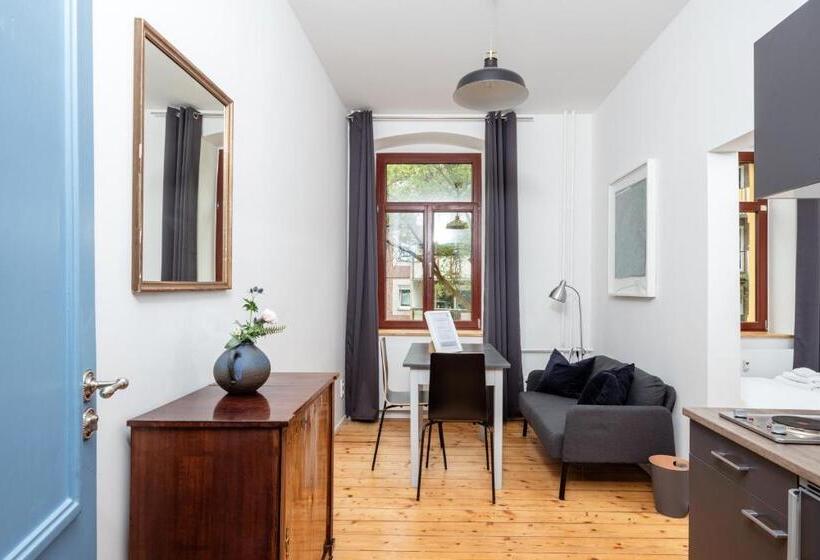 Студия Стандарт, Künstlerzimmer Im Kulturhaus Häselburg