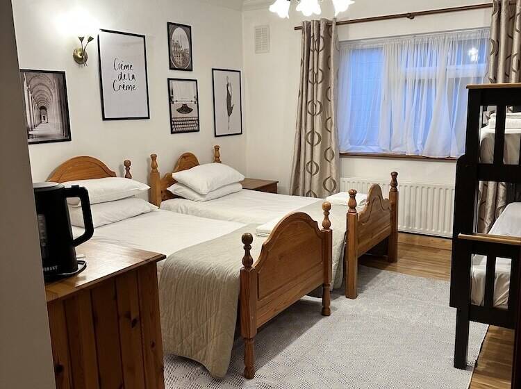 Семейный Номер, Malahide Guest Rooms