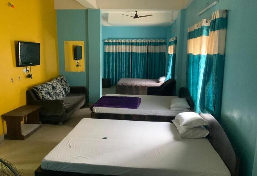 اتاق استاندارد چهار تخته, Om Guest House