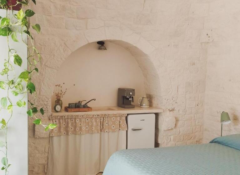 اتاق استاندارد با وان آب گرم, Nostos Trulli