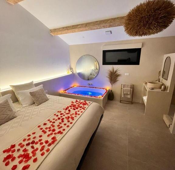 Стандартный Номер Кровать Кинг, Le Clos Des Délices   Love Room   Chambre Avec Spa, Terrasse Et Parking Privatif