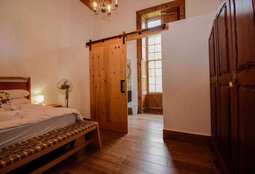 Номер Стандарт, Heins Manor House