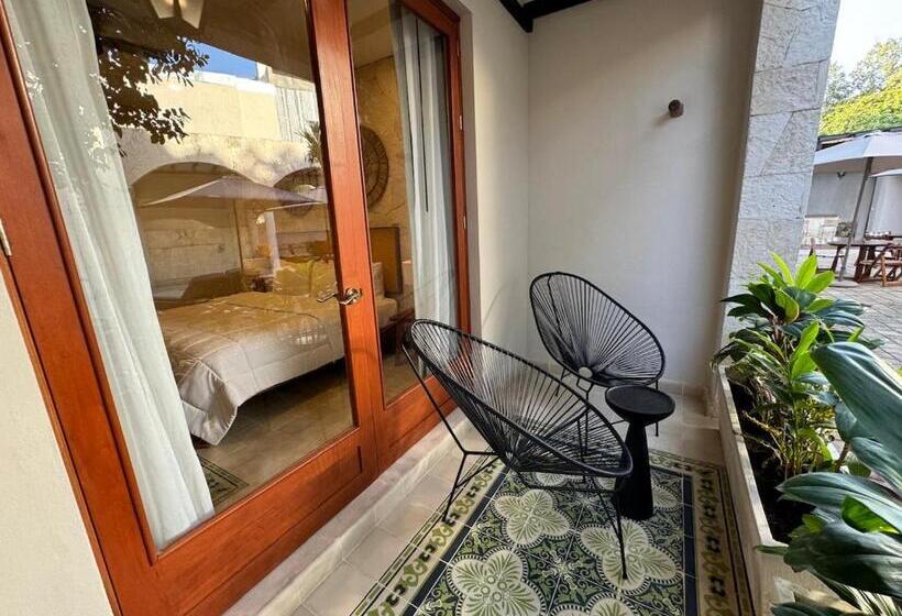 اتاق لوکس, Los Frailes Concept