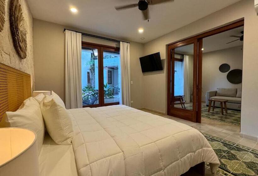 اتاق لوکس, Los Frailes Concept
