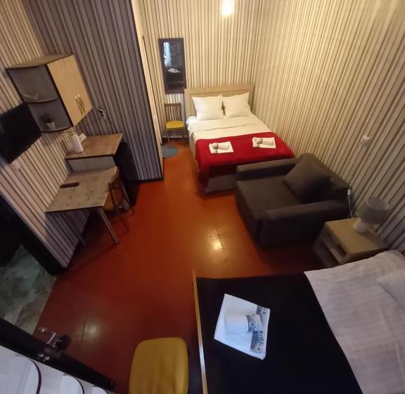 اتاق استاندارد سه نفره, Guest House Anano
