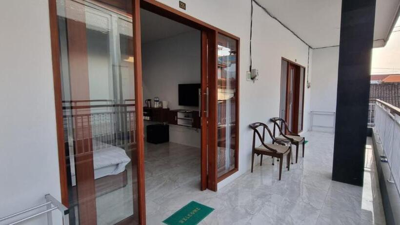 استودیوی لوکس, Dukuh Segara Guest House