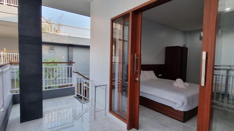 استودیوی لوکس, Dukuh Segara Guest House