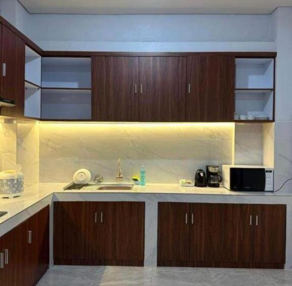 استودیوی لوکس, Dukuh Segara Guest House