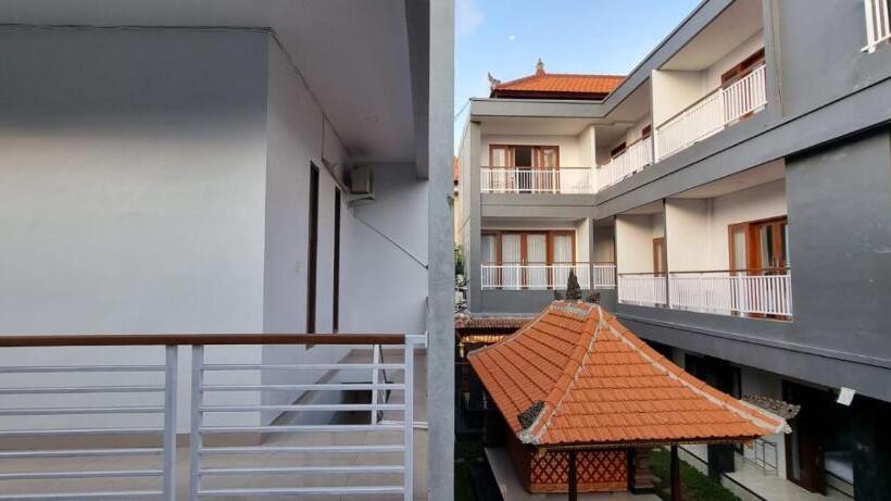 استودیوی لوکس, Dukuh Segara Guest House