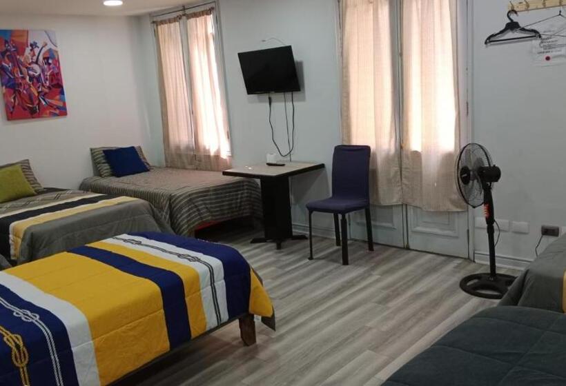 家庭房间共用浴室, Hostal Mancora