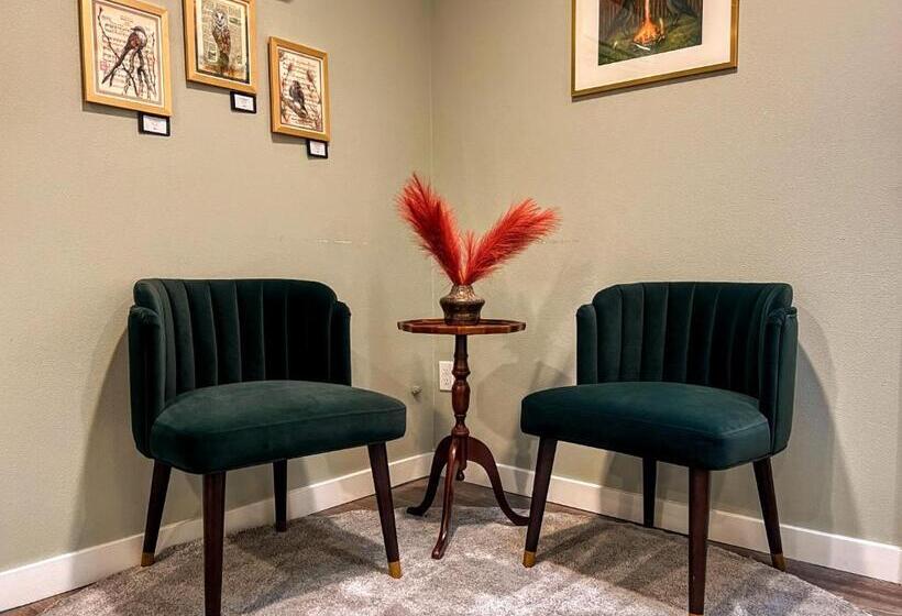 استودیوی لوکس, Sea Glass Inn