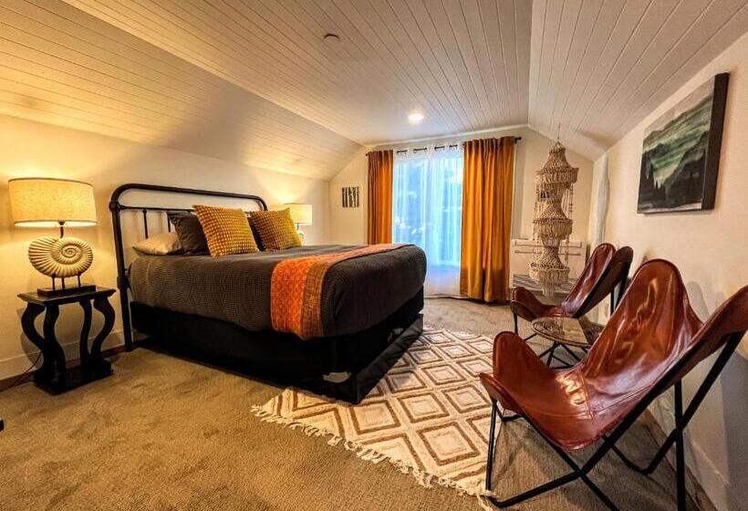 سوییت لوکس, Sea Glass Inn