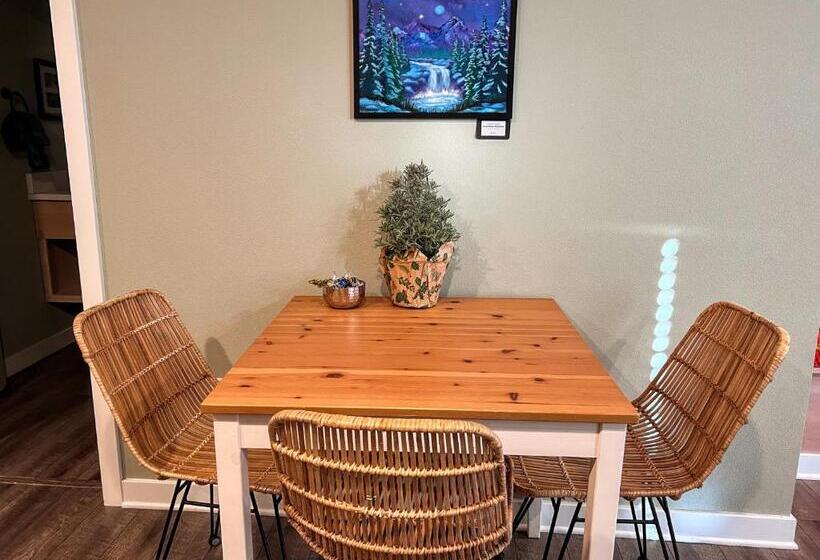 استودیوی لوکس, Sea Glass Inn