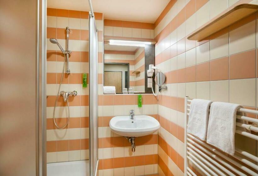 Номер Стандарт Трехместный, Jufa Hotel Mariazell