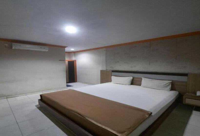 اتاق لوکس, Collection O 93163 Hotel Grand Kartika