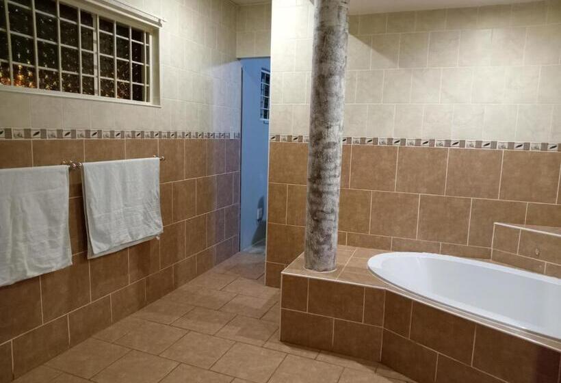 اتاق استاندارد سه نفره, Family House
