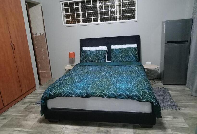اتاق استاندارد سه نفره, Family House