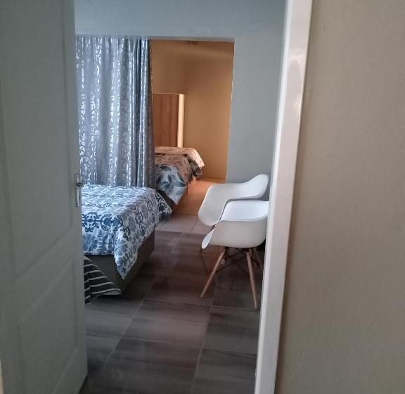 اتاق استاندارد چهارنفره با سرویس بهداشتی مشترک, Family House