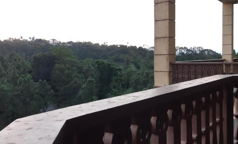스탠다드 발코니 스튜디오, Carol Crosswinds Tagaytay