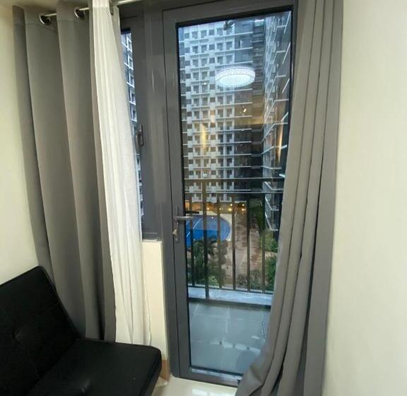1 Bedroom Apartment with Balcony, Jejo Suite Home Shore 3 Residences Staycation