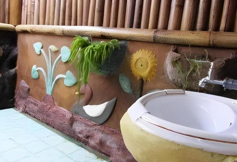 کلبه ییلاقی, Back To Nature Ecotourism