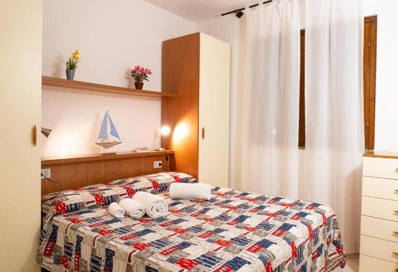 آپارتمان 1 خوابه با تراس, Pineta Azzurra