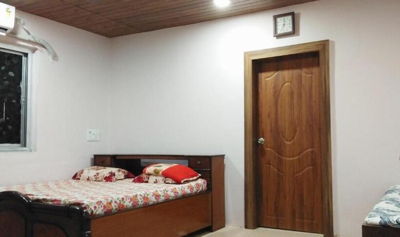 Семейный Номер, Mhatre S Guest House