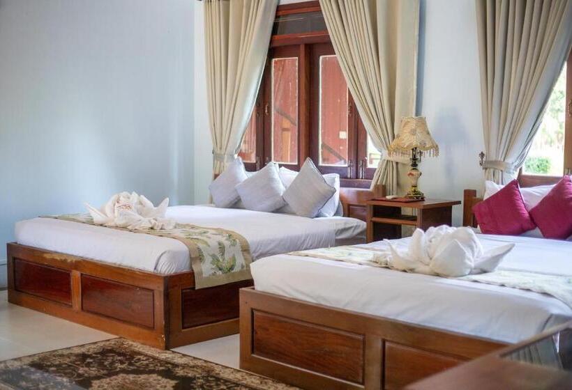 اتاق لوکس با بالکن, Phum Khmer Resort
