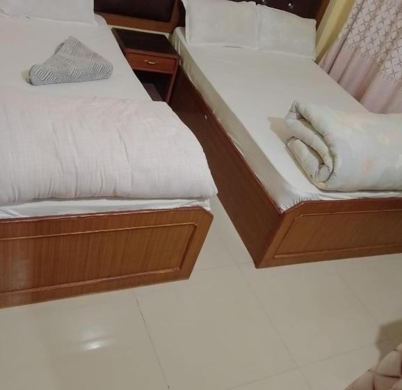 اتاق استاندارد چهار تخته, Aradhya