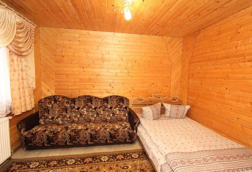 اتاق استاندارد سه تخته با سرویس بهداشتی مشترک, садиба Svitlana