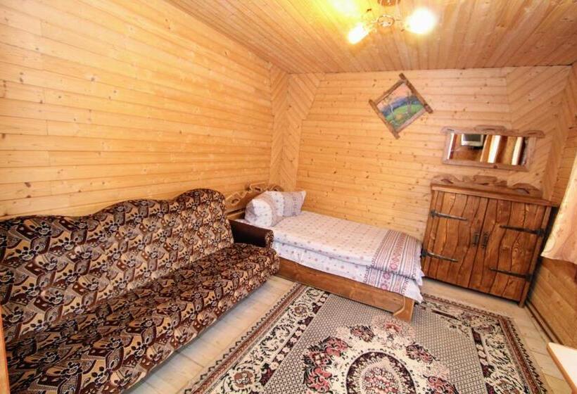 اتاق استاندارد سه تخته با سرویس بهداشتی مشترک, садиба Svitlana
