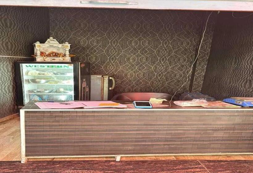 اتاق کلاسیک سه تخته, Oyo Once More Restaurant And Cafe