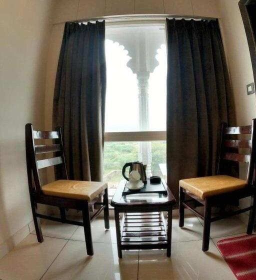 Quarto Estandar Cama King, Maanvad Garh   V One Pride By Noww Hotels