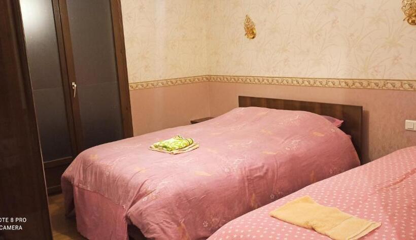 Номер Стандарт Трехместный, Etablissement Commun Avec Chambre Privé Tranquille Avec Jardin A 10 Min A Pied De La Gare De Fleury