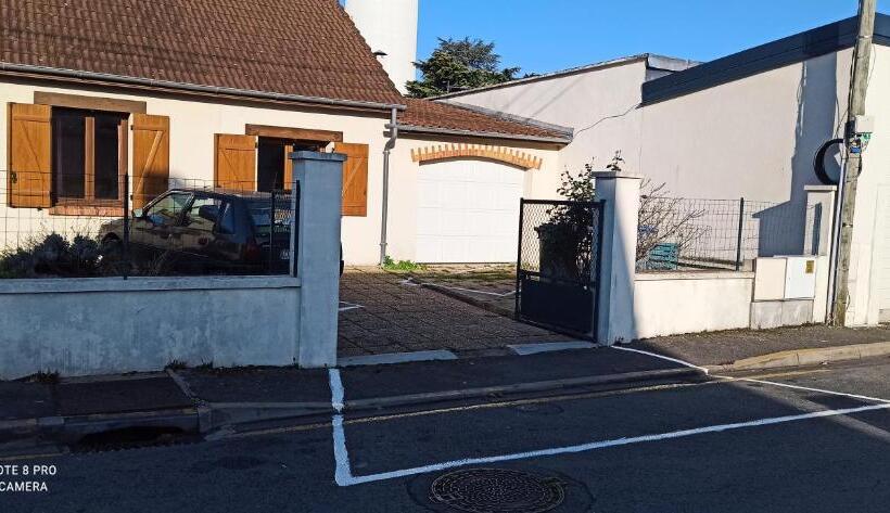 Номер Стандарт Трехместный, Etablissement Commun Avec Chambre Privé Tranquille Avec Jardin A 10 Min A Pied De La Gare De Fleury