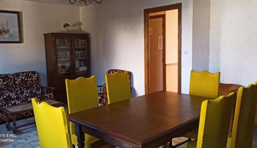 Номер Стандарт, Etablissement Commun Avec Chambre Privé Tranquille Avec Jardin A 10 Min A Pied De La Gare De Fleury