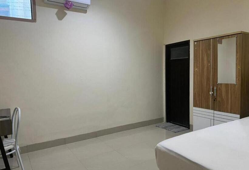 Номер Стандарт, Oyo 93388 Enjoy Homestay & Cafe