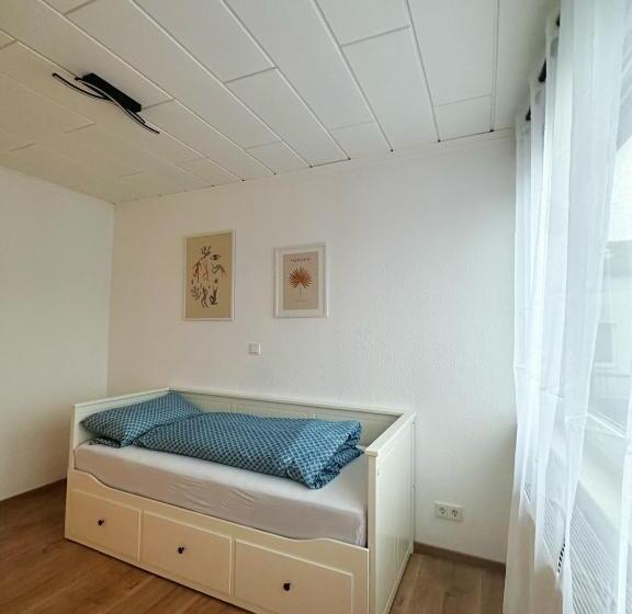 スタンダードトリプルルーム, Zimmer In Reihenhaus Mit Terrasse