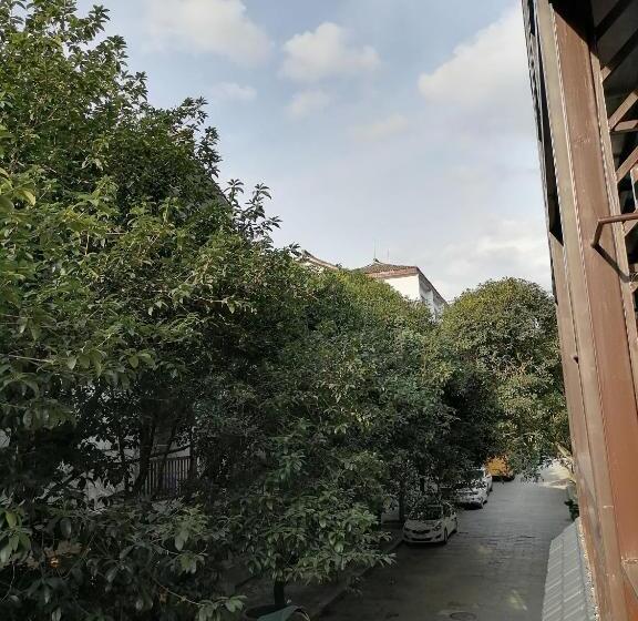 Номер Стандарт с Балконом, Lazzy Inn