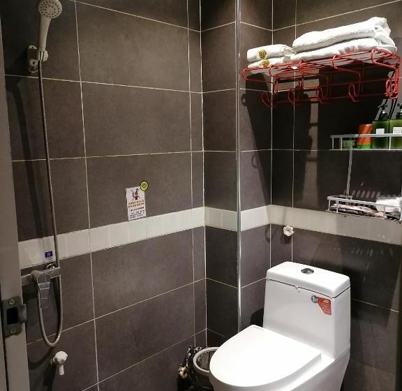Номер Deluxe, Lazzy Inn