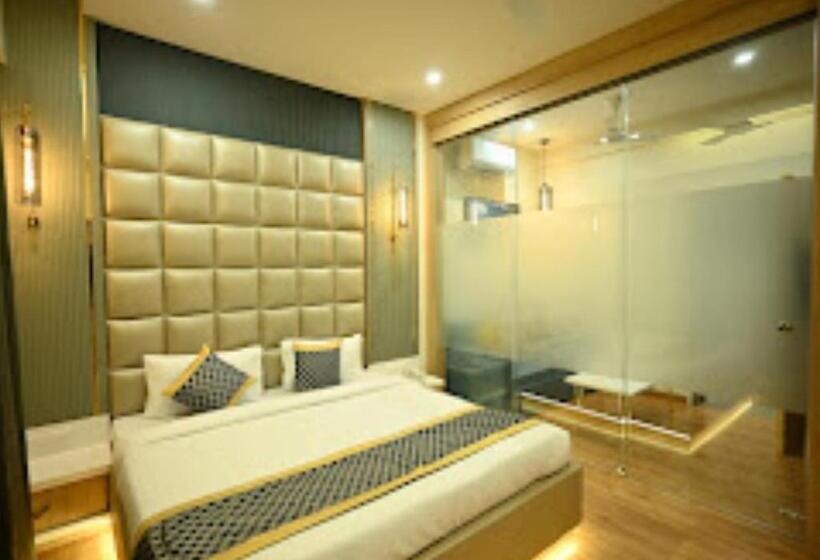 Номер Deluxe Кровать Кинг, City Centre Latur   Lodging & Restaurant Latur