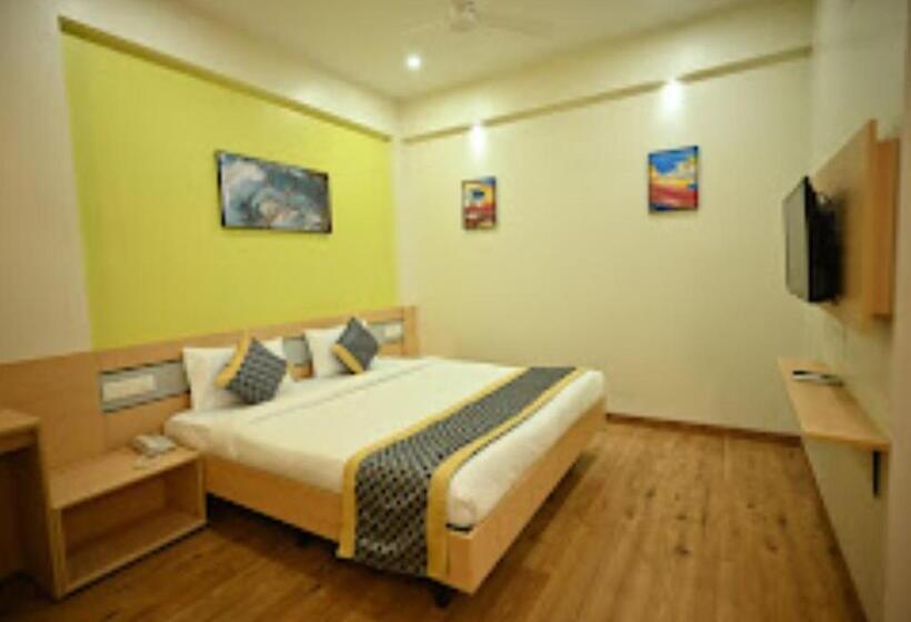 Номер Deluxe Кровать Кинг, City Centre Latur   Lodging & Restaurant Latur