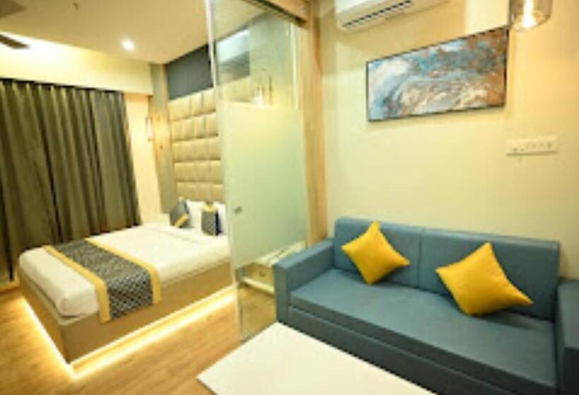 Люкс Повышенной Комфортности, City Centre Latur   Lodging & Restaurant Latur