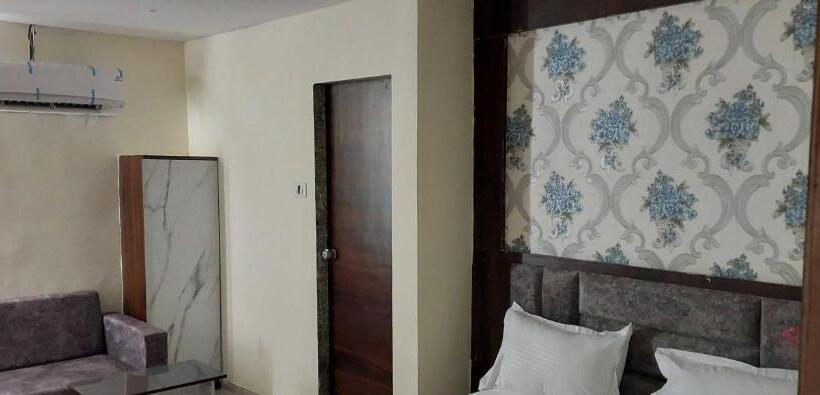 Трехместный Номер Классика, Oyo Hotel Golden